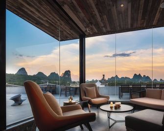Yangshuo Percent Hotel - גילין - מרפסת