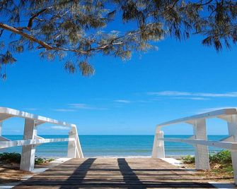 Garden View Apartment Opposite The Beach - Urangan - Beach