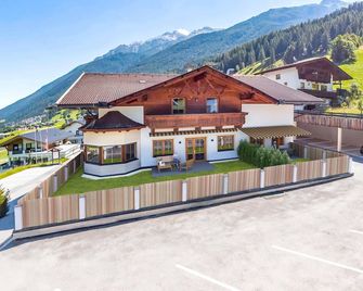 Apartment Neustift near Stubai Ski Lift - Neustift im Stubaital - Budynek