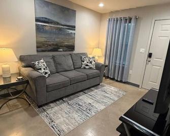 Brand New Rest and Relaxation Apartments - Clovis - Living room