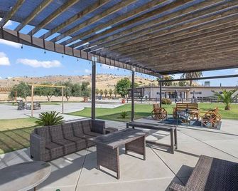 Charming 2-bedroom country house in Exeter with WiFi, AC, Mountain views - Exeter - Patio