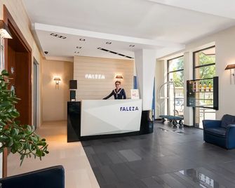 Hotel Faleza - z widokiem na morze - Jastrzębia Góra - Front desk