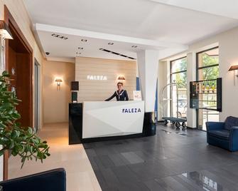 Hotel Faleza - z widokiem na morze - Ястшембе-Гора - Рецепція