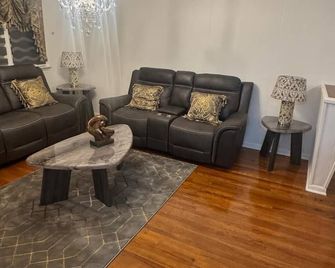 Beautiful 4-bedroom house on 3 Acres land near Philadelphia and Atlantic City - Vineland - Huiskamer