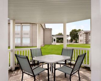 Baymont by Wyndham Des Moines North - Des Moines - Balcony