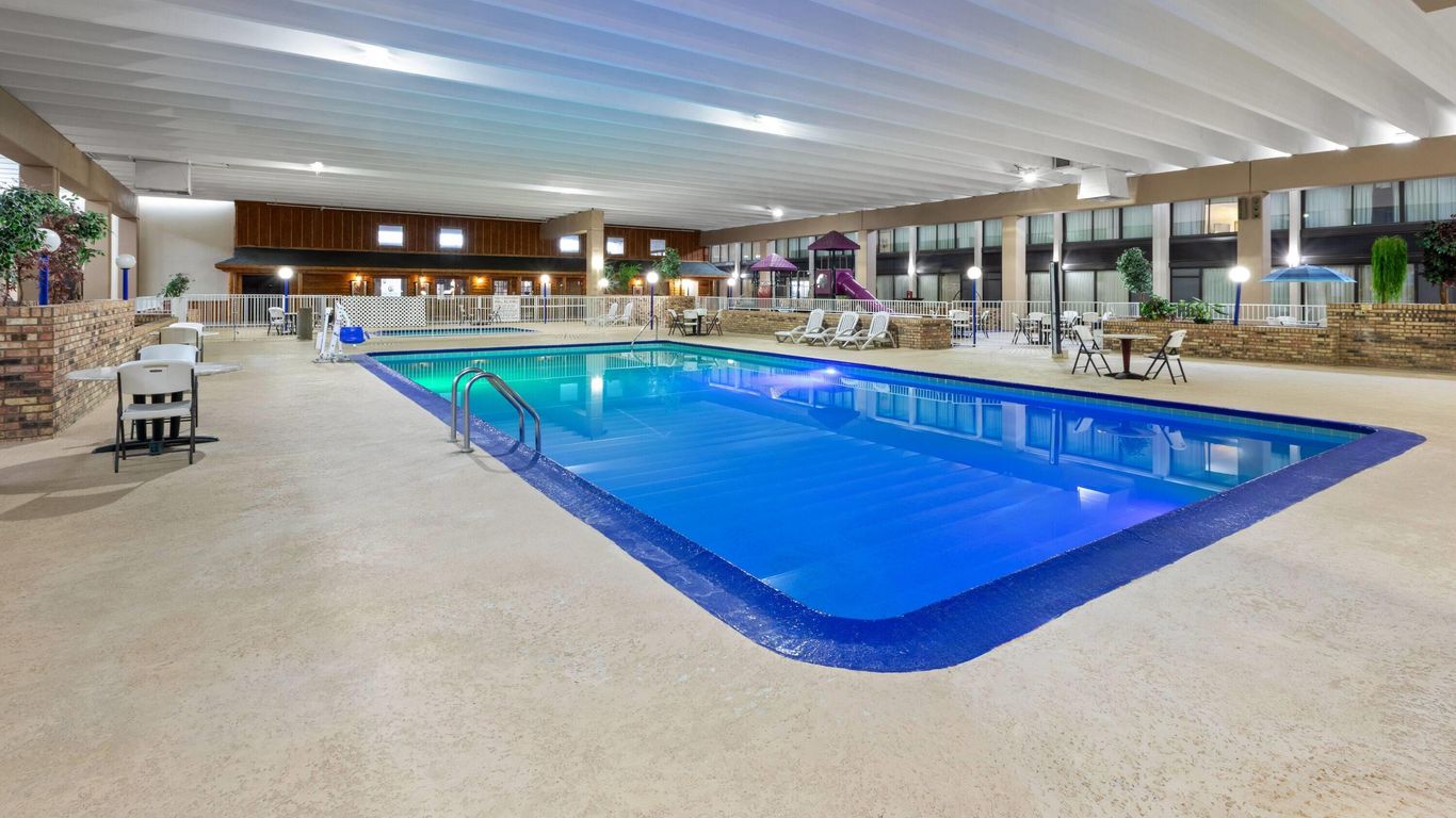 Ramada by Wyndham Grayling Hotel & Conference Center