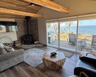 Family friendly cottage on the bay! - Sturgeon Bay