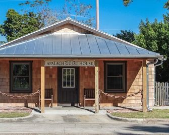 Dog friendly Vacation Rental Home Downtown Historic Apalachicola - Apalachicola - Bâtiment