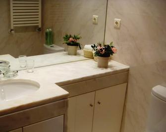 Luxury Apartment, fully equipped, centre of Lisbon, transports - Lisbon - Bathroom