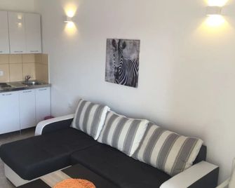 Sea Star Apartments - Ulcinj - Wohnzimmer