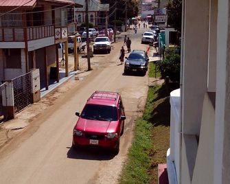 Don Santiago Guesthouse Downtown - San Ignacio - Außenansicht
