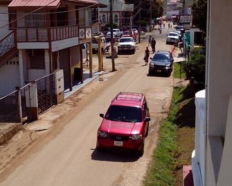 Don Santiago Guesthouse Downtown - San Ignacio - Vista externa