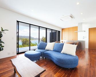 E-horizon Resort Premium Sesoko D - Motobu - Wohnzimmer