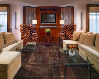Sheraton Skyline Hotel London Heathrow - Hayes - Olohuone