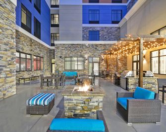 Homewood Suites by Hilton Rocky Mount - Rocky Mount - Binnenhof