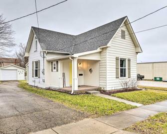 Charming Greencastle Home 1 Mi to DePauw! - Greencastle - Building