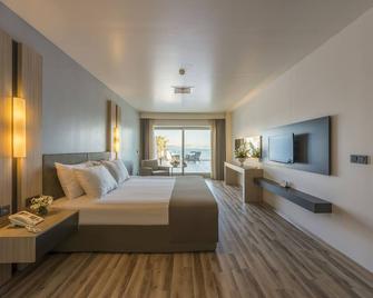 Altin Yunus Resort & Thermal Hotel - Cesme - Schlafzimmer