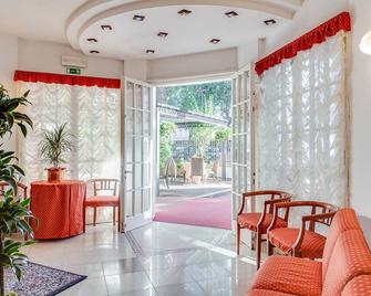 Hotel Villa Pina - Milano Marittima - Ingresso