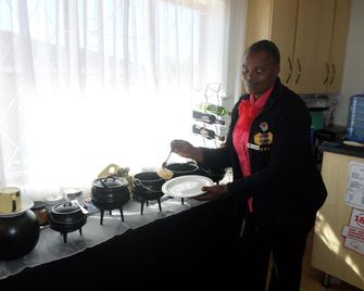 랄라코나 - 움짐쿨루 - 뷔페