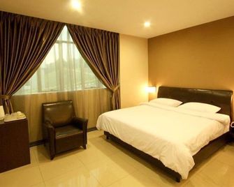 Capital O Rail Hotel - Kluang - Ložnice