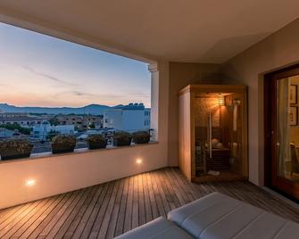 La Locanda del Conte Mameli - אולביה - מרפסת