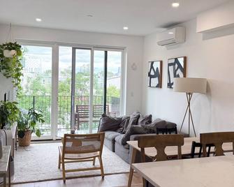 Luxury Condo Over Looking Manhattan - Brooklyn - Wohnzimmer