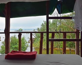 Mad Monkey Koh Rong Samloem - Koh Rong Sanloem - Balkón