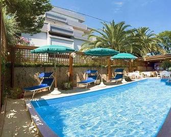 Hotel Galf - Martinsicuro - Басейн