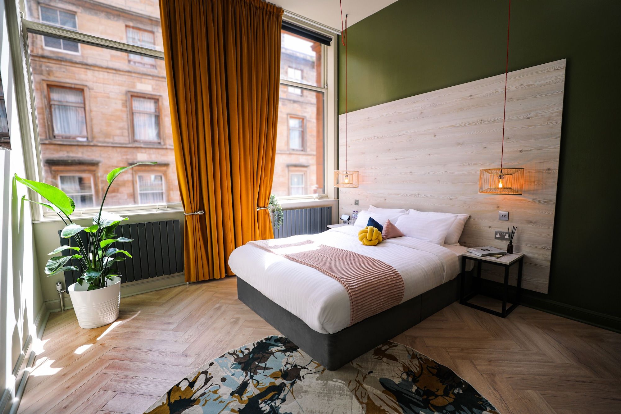 Revolver Glasgow - Glasgow