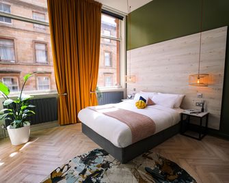 Revolver Glasgow - Glasgow
