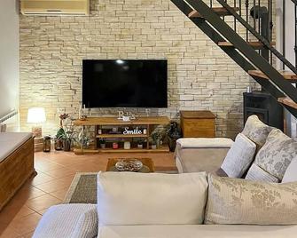 3 bedroom accommodation in Pokrovnik - Pokrovnik - Sala de estar