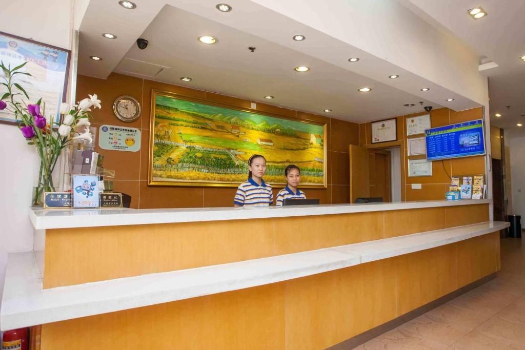 7Days Inn Deyang Zhongjiang Kuishan Park - Deyang - Front desk