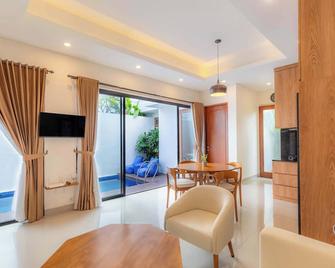 Villa Bluete - Kediri - Olohuone