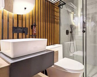 Moa Select - Medellín - Baño