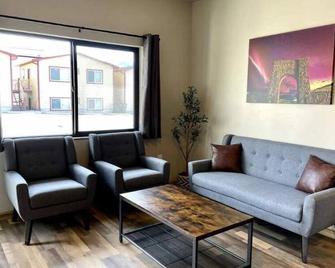 Cozy Wolf Lodge — Unit 3 - Gardiner - Salon