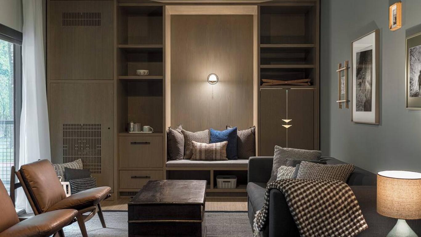 The Stonebreaker Hotel