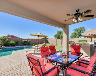 Beautiful Oasis In The Desert with Heated Pool - Goodyear - Pool