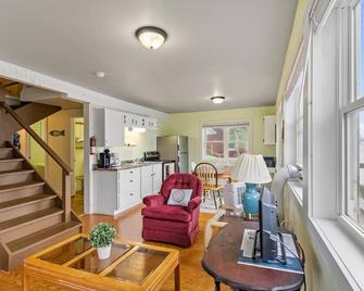 3 Bedrooms - Waterfront Location On St. Lawrence River - Ogdensburg - Sala de estar