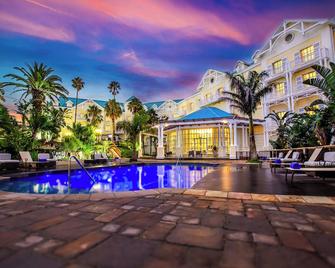 Hemingways Hotel - Іст-Лондон - Басейн