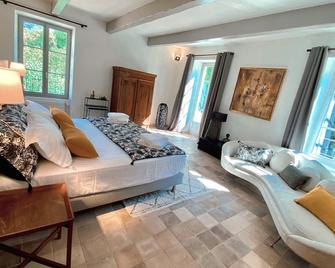 Mas de la Riale - La Rouvière - Habitación