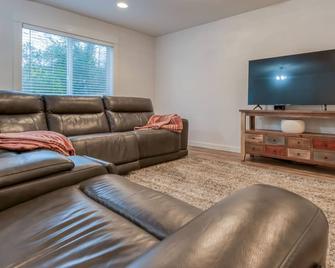 Hideaway in Seaside - Seaside - Living room