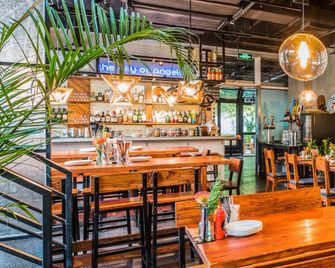 Oak Chateau Beijing - בייג'ין - בר