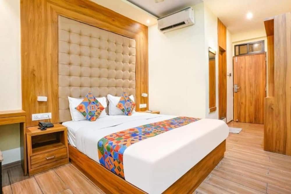 Cozy Inn T2 Mumbai Airport thumbnail 2