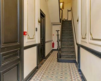 2-Bed Haven with Patio in Antwerp + Free parking - Antwerp - Hallway