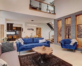 Mont Owl's Head - Sauna - Spa - Inground Pool - Mansonville - Living room