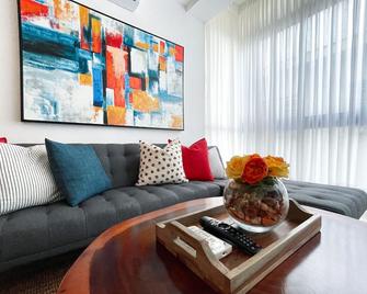 Modern Apartment with easy access - Bajos de Haina - Living room