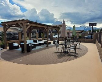 Quality Inn Bishop near Mammoth - Bishop - Patio