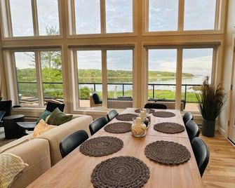 Dreamy Oceanfront Escape Hot tub & Sauna - Liverpool - Eetruimte