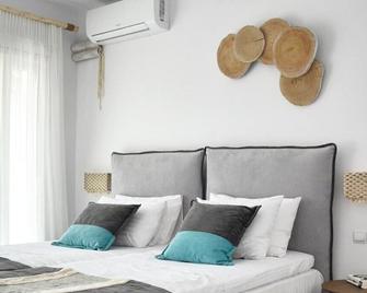 Angelos Boutique Suites - Patitiri - Schlafzimmer