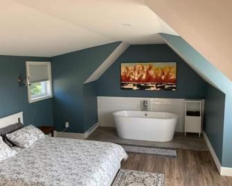Relax, Zen condo, with AC, country side & lakes - Stanstead - Bedroom